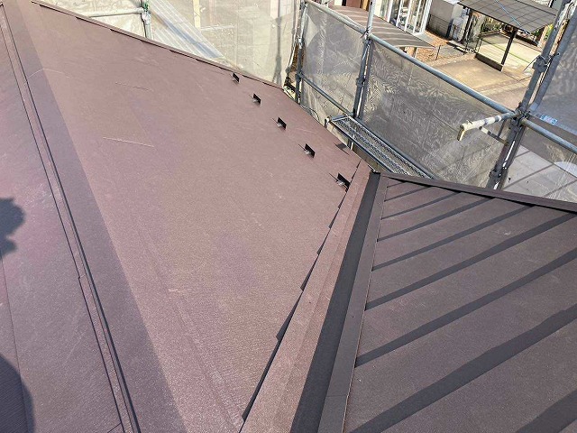 金属屋根材の谷樋